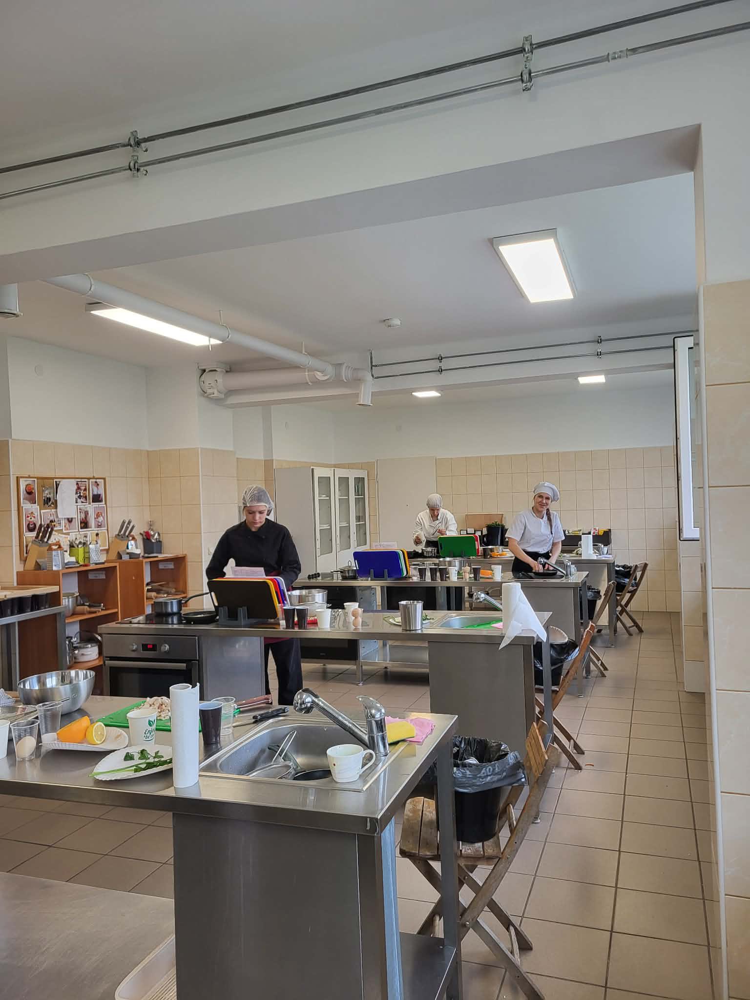 Przeprowadzenie egzaminów zawodowych w części praktycznej dla kwalifikacji HGT.02 w zawodzie technik żywienia i usług gastronomicznych oraz kucharz. - Obrazek 7