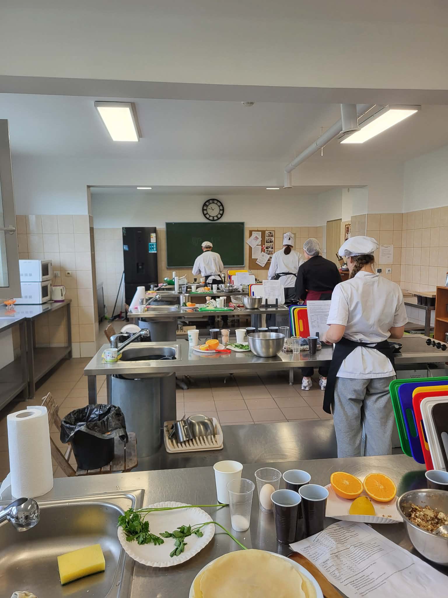 Przeprowadzenie egzaminów zawodowych w części praktycznej dla kwalifikacji HGT.02 w zawodzie technik żywienia i usług gastronomicznych oraz kucharz. - Obrazek 1