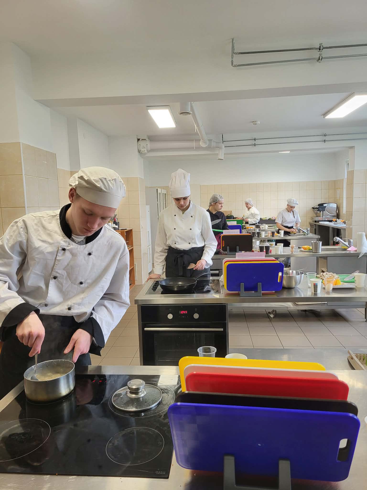 Przeprowadzenie egzaminów zawodowych w części praktycznej dla kwalifikacji HGT.02 w zawodzie technik żywienia i usług gastronomicznych oraz kucharz. - Obrazek 4