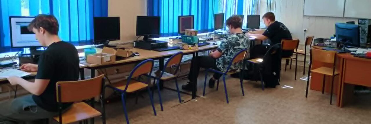 Przeprowadzenie egzaminów zawodowych w części praktycznej dla kwalifikacji INF.02 w zawodzie technik informatyk.