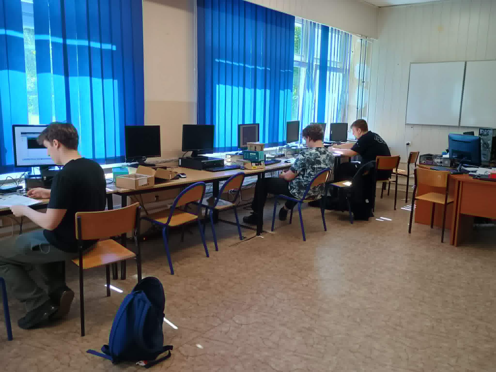 Przeprowadzenie egzaminów zawodowych w części praktycznej dla kwalifikacji INF.02 w zawodzie technik informatyk. - Obrazek 1