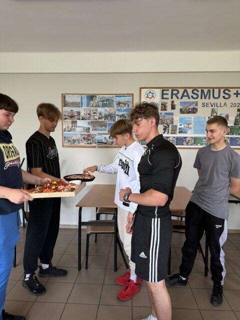 Smaki Hiszpanii w ZS Nr 2 CKU w Pyrzycach - Obrazek 19