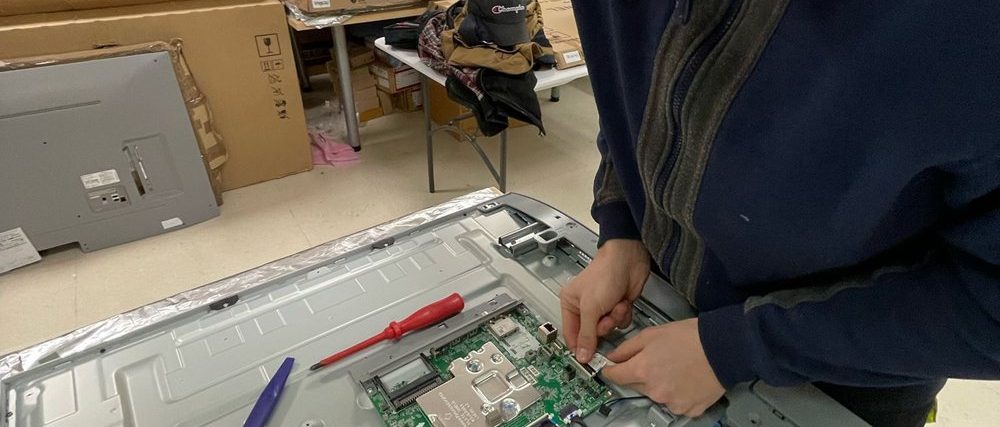 Technik Elektryk na praktykach w Sewilli!